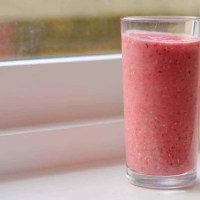 Raspberry breakfast smoothie