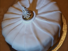 How to Decorate a Christmas Cake