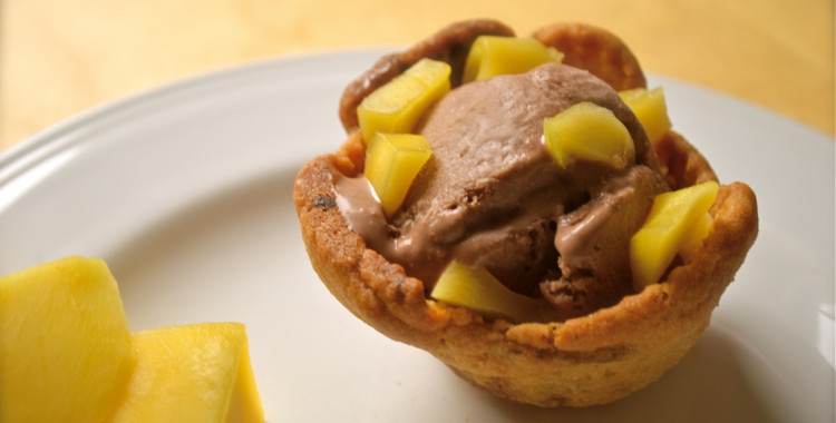 Chocolate and mango ice cream cookie cups