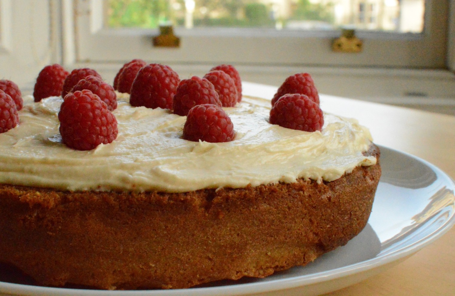 Pimm's & Raspberry Cake