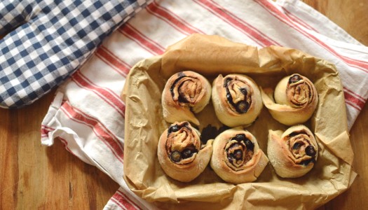 Chocolate & blueberry cinnamonless buns