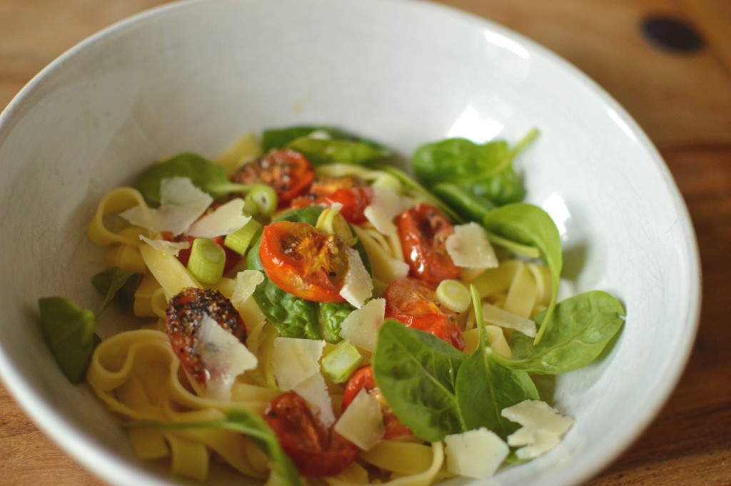 Roasted tomato and spinach pasta